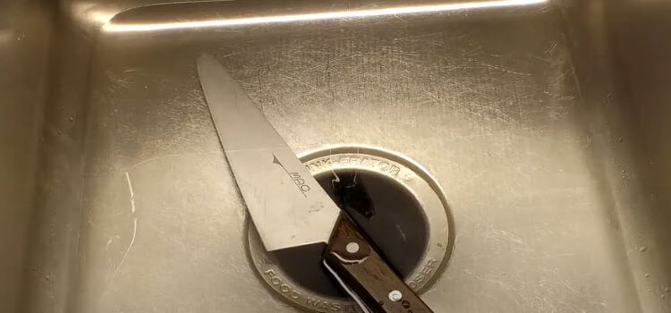 How to Clean and Sanitize a Knife