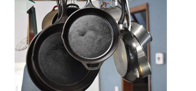 Dos And Don'ts Of Using Cast Iron In Microwave