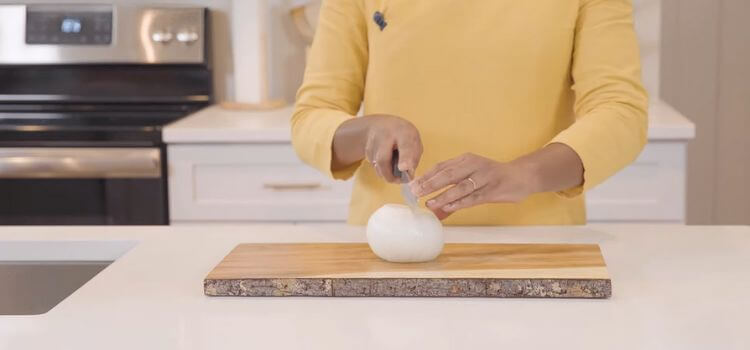 How to remove onion smell from cutting board